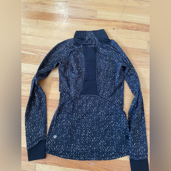 Lululemon pullover - Picture 2 of 4